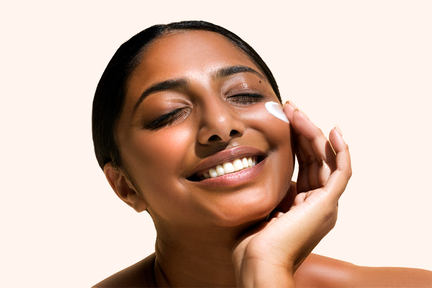 Image of woman applying Plantkos face lotion moisturizer